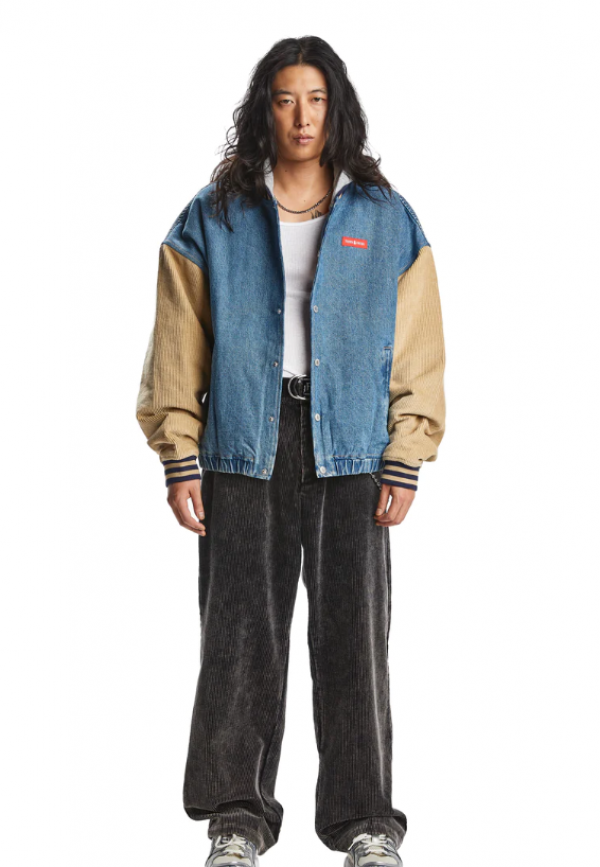 Jaket Bomber Berbahan Denim yang Dipulas